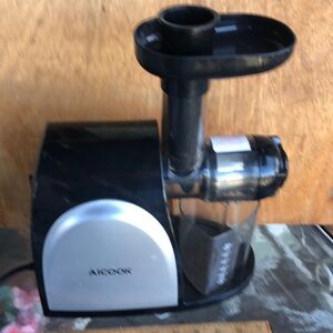 Aicok Black and Silver Juicer